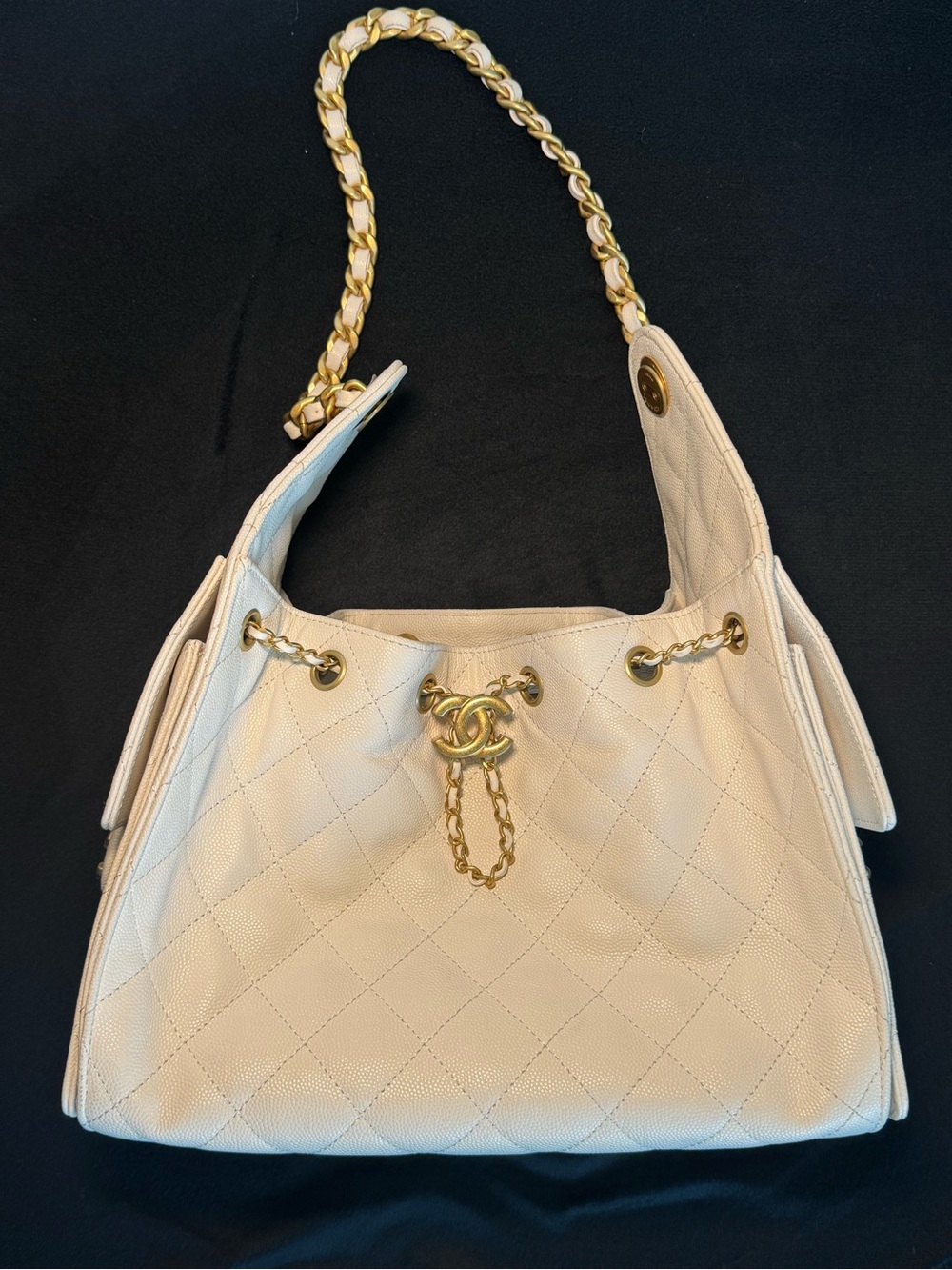 CHANEL
25 Small white Handbag Grained Calfskin Authentic